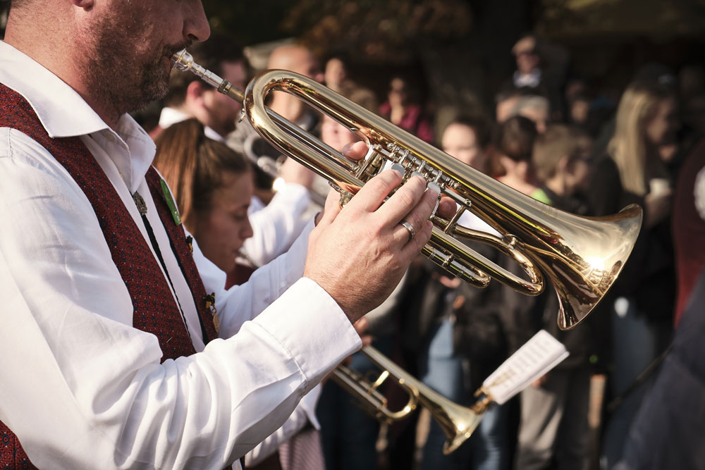Umzug mit Musikkapellen Umzug mit Musikkapellen